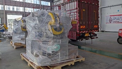 又有兩臺滾噴機發貨啦！航空緊固件客戶訂購
