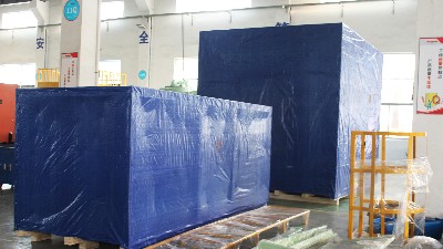 美國客戶訂購的2臺自動噴膠機已發貨！