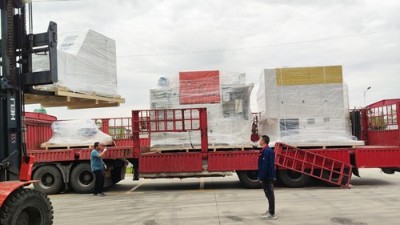 又發了2臺設備，自動噴膠機和襯套內孔自動滾膠機