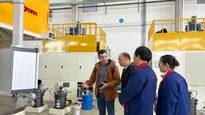 俄羅斯客戶來啦！探秘安捷倫智能自動化噴膠機