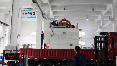 揚(yáng)州客戶自動(dòng)噴膠機(jī)發(fā)貨了，你也想要一臺(tái)嗎？
