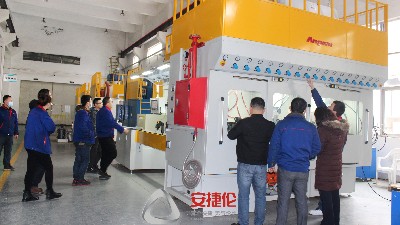 安捷倫新設(shè)備-鏈條噴膠機(jī)PLB216-ZB3015X順利通過客戶驗(yàn)收！